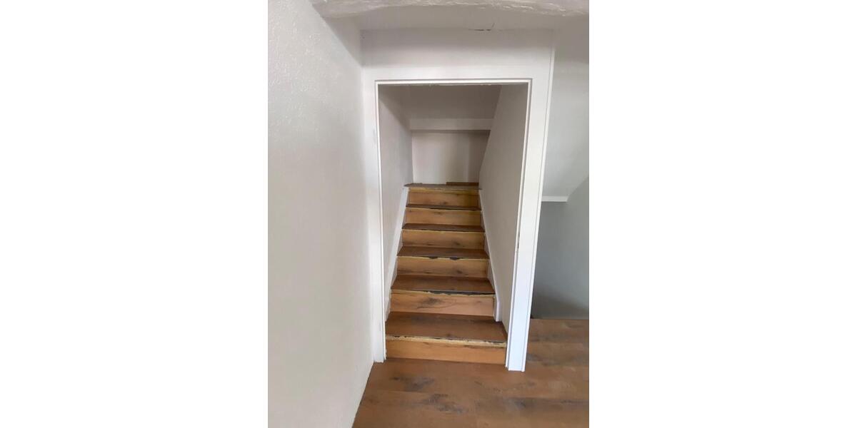 Dachgeschosswohnung ca 48 m2 mit Einbauküche 2 zimmer