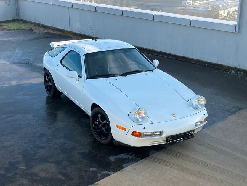 928