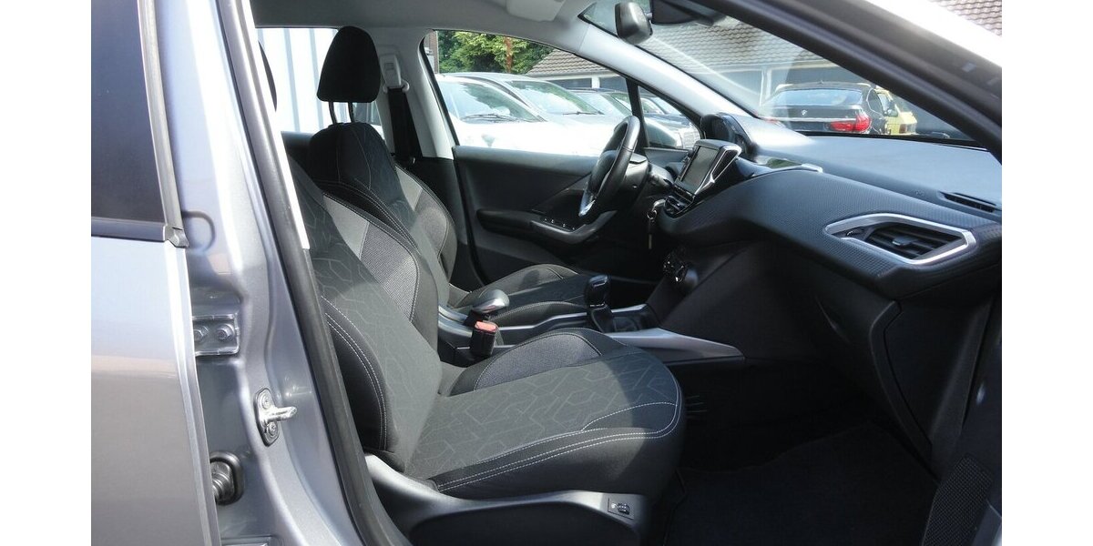 Peugeot 2008 Active 1,2 Klima SHZ PDC Allwetter 60.000 km 8.990 &euro; Neuss 41462