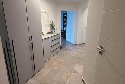 Hochwertig renovierte 4-Zimmer-Wohnung - provisionsfrei 4 zimmer