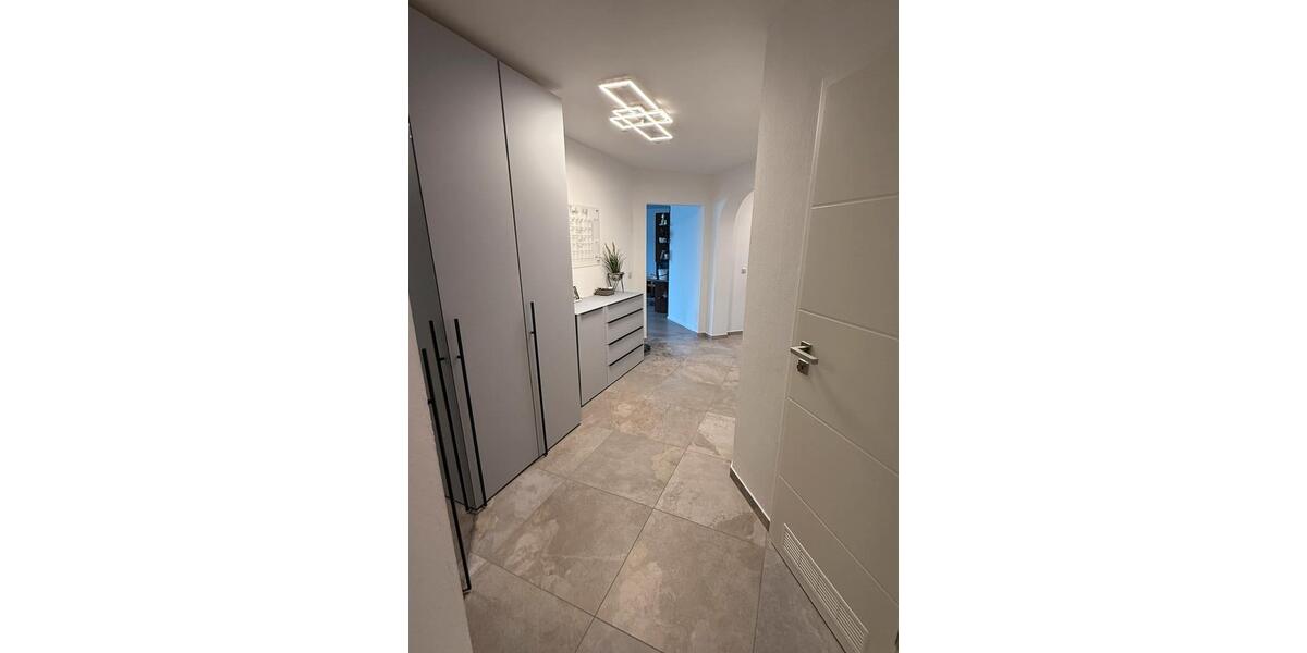 Hochwertig renovierte 4-Zimmer-Wohnung - provisionsfrei 4 zimmer