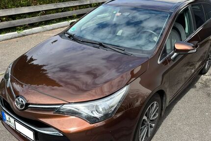 Toyota Avensis 124.000 km 11.400 &euro; Tiefenbach 84184