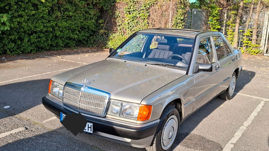 Mercedes-Benz 190 224.392 km 8.950 &euro; BERLIN 12157