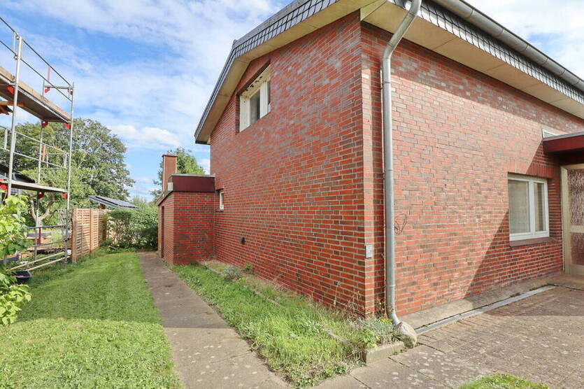 Sanierungsbedürftiges Einfamilienhaus mit gutem Schnitt in Klein Gladebrügge