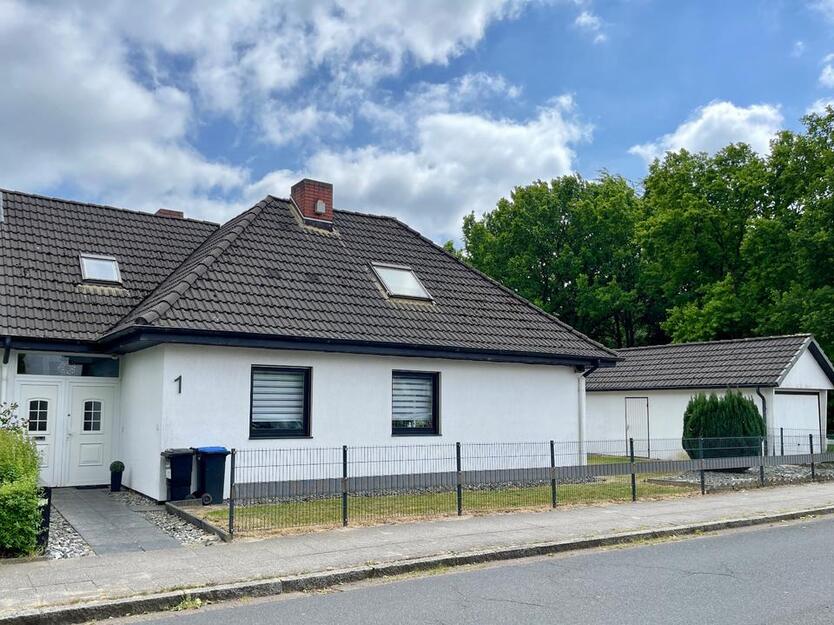Von Privat - Einfamilienhaus in Oberneuland mit Garage