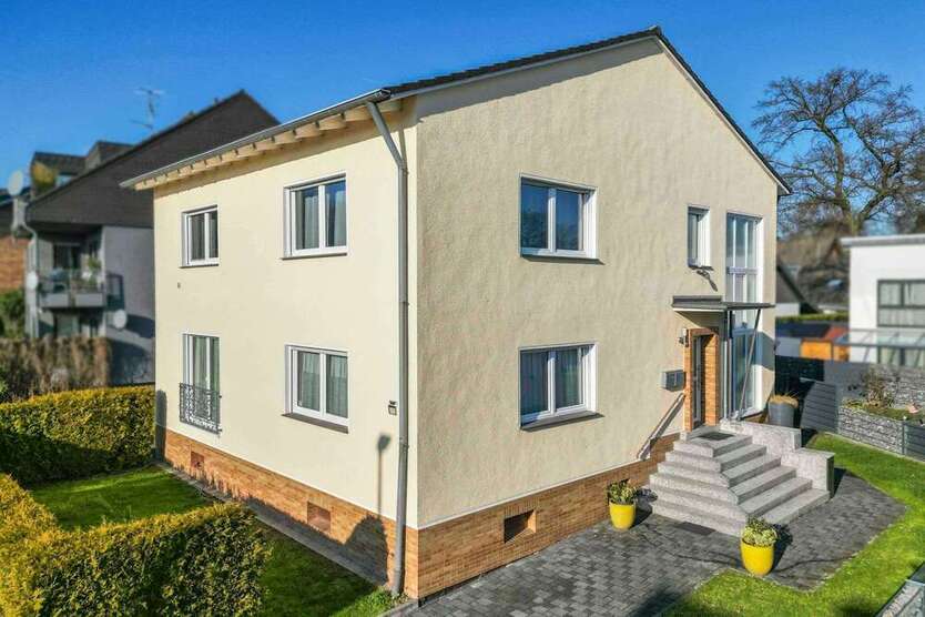 Haus zum Kaufen in Siegburg 598.000 € 196.07 m²