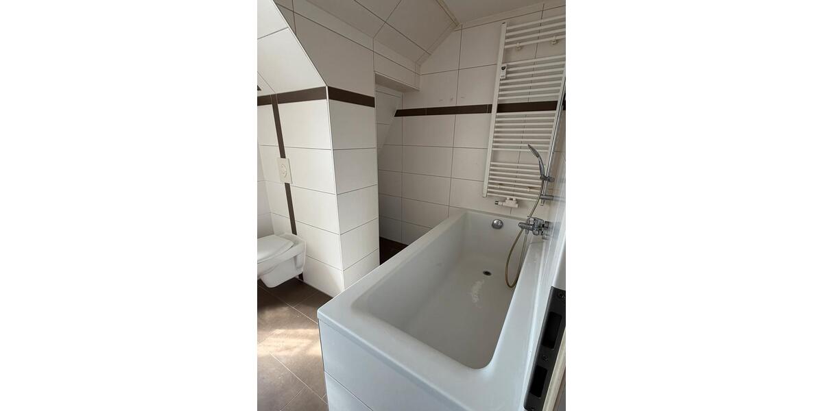 Dachgeschoßwohnung Cottbus - 3 Zimmer, 70 m&sup2;, 700&euro; | Angebot:26195690