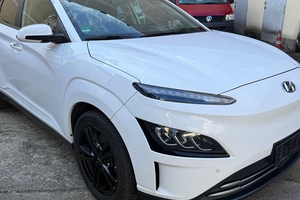 Hyundai Kona große Batt./NaviCAM/LED/64kwh/Schiebedach 142.000 km 16.700 &euro; Berlin 10247