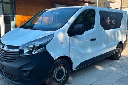 Opel Vivaro 156.000 km 5.990 &euro; München 81825