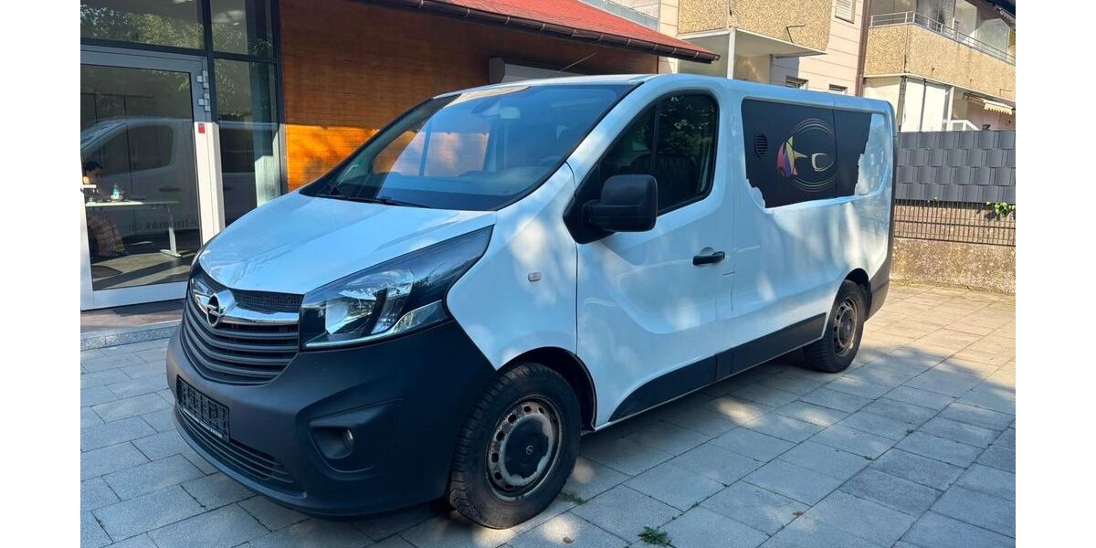 Opel Vivaro 156.000 km 5.990 &euro; München 81825