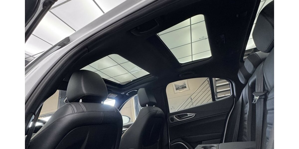 Alfa Romeo Giulia 2.0 Veloce Q4 Turbo Panoramadach Xenon 43.300 km 32.970 &euro; Lich 35423