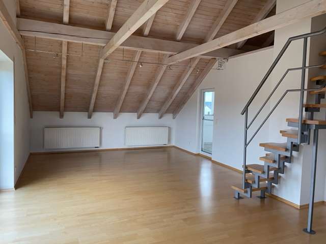 Etagenwohnung Wenzenbach - 3 Zimmer, 107 m&sup2;, 850&euro; | Angebot:25274224