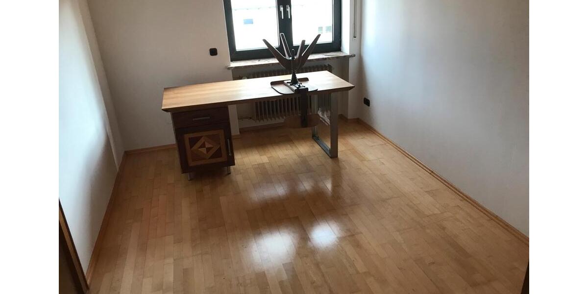 Etagenwohnung Sinzing - 5 Zimmer, 130 m&sup2;, 1.400&euro; | Angebot:25905392