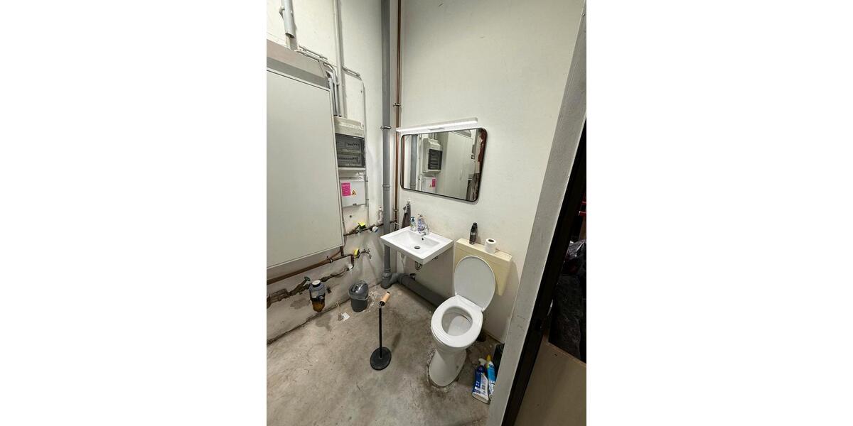 Halle mit Büro im Industriegebiet Rheinbach zu vermieten zimmer