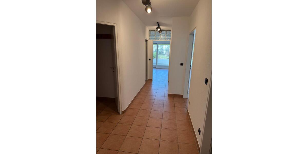 Etagenwohnung Bad Driburg - 4 Zimmer, 95 m&sup2;, 665&euro; | Angebot:25430678