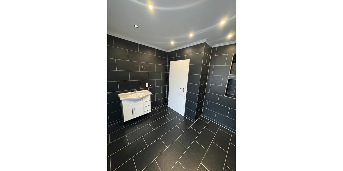 Sanierte 4 Zimmer Wohnung 145qm 4 zimmer