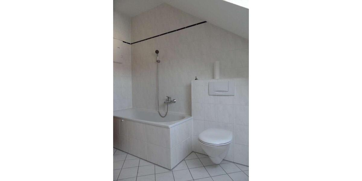 Dachgeschoßwohnung Puderbach - 5 Zimmer, 150 m&sup2;, 980&euro; | Angebot:26496062