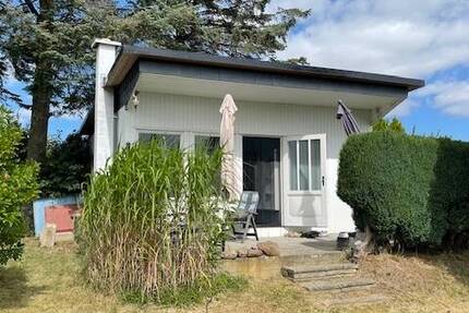 Kleiner idyllischer Ferienbungalow mit möglichem Bootsliegeplatz auf der Insel Rügen zu verkaufen 2 zimmer