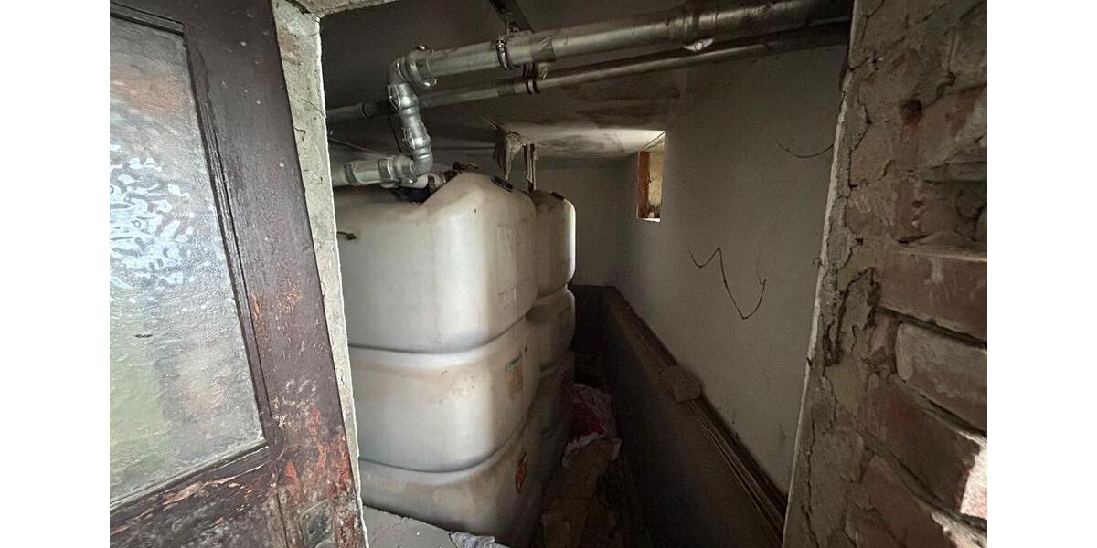 HAUS MIT SCHEUNE südlich von BERLIN 4 zimmer