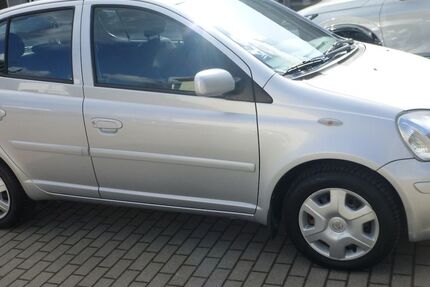 Toyota Yaris 55.700 km 3.800 &euro; Naumburg/S. + 06667 Weißenfels + 06618 Schönburg 06618