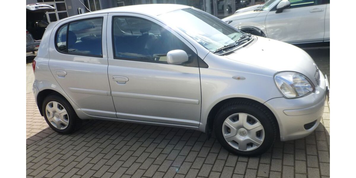 Toyota Yaris 55.700 km 3.800 &euro; Naumburg/S. + 06667 Weißenfels + 06618 Schönburg 06618