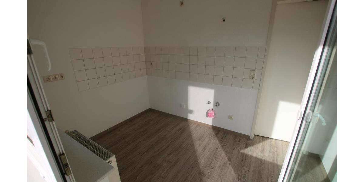 2 Raum DG-Wohnung mit Balkon und Blick ins Grüne. Bad mit Wanne! In Weida! - Dachgeschoßwohnung Weida Liebsdorf | Angebot:26347862