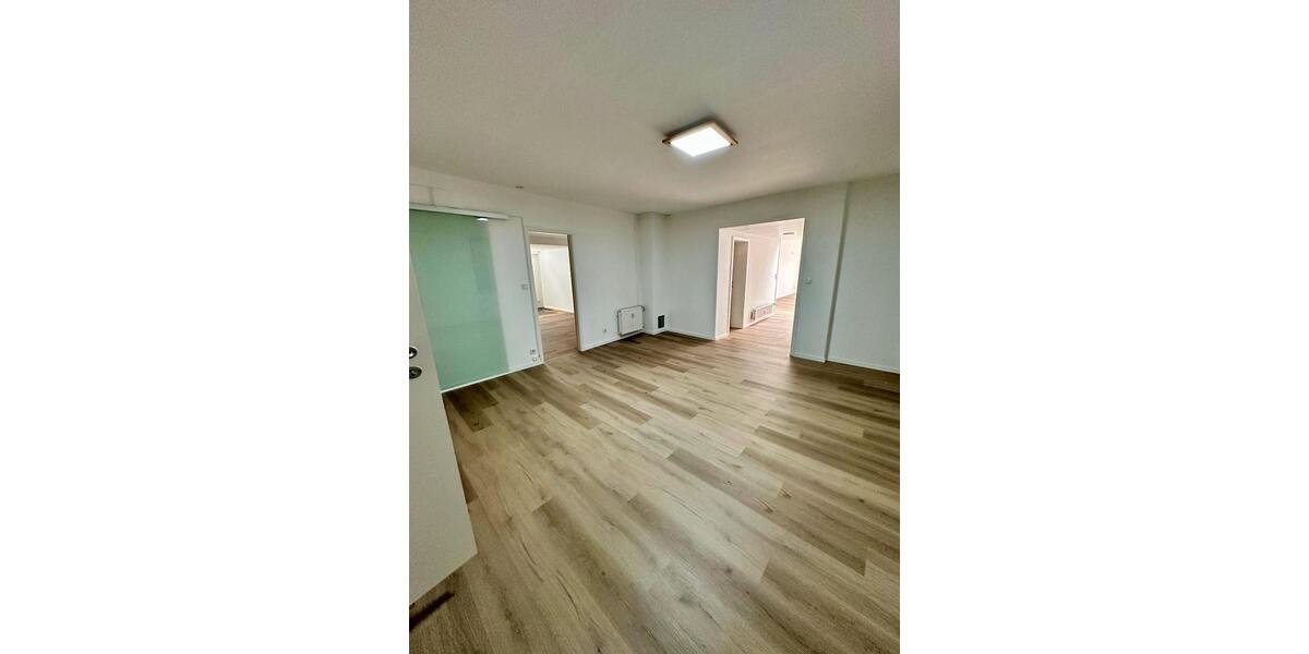 Erdgeschoßwohnung Schleswig - 4 Zimmer, 140 m&sup2;, 1.000&euro; | Angebot:26414293