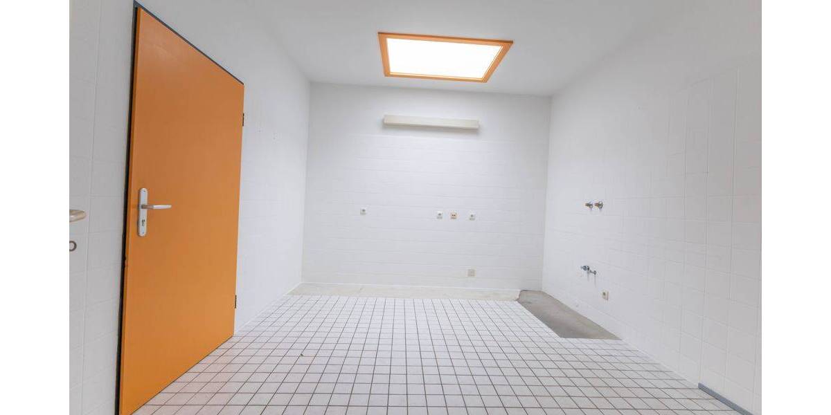 Gewerbeobjekt Heide - 8 Zimmer, 300 m&sup2;, 2.500&euro; | Angebot:26886401