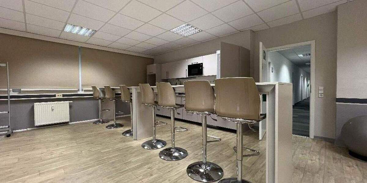 Provisionsfrei: Bürogebäude mit Ausbaupotenzial und genehmigter Hotelperspektive zimmer