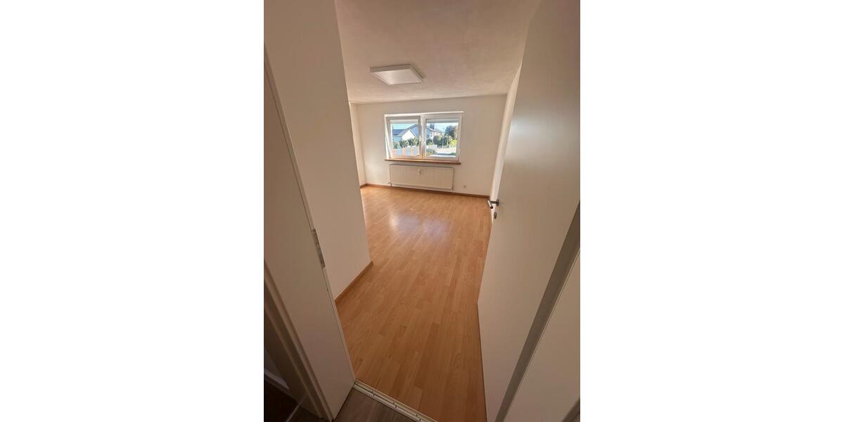 3 Zimmer 74,8qm Wohnung 1Stock ab 01.04 frei 3 zimmer