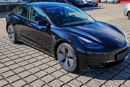 Tesla Model 3 35.664 km 29.870 &euro; Braunschweig 38112