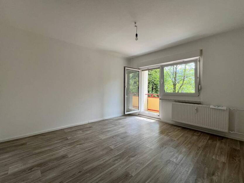 3-RaumWohnung im Grünen - Außenjalousien an allen Fenstern inklusive!