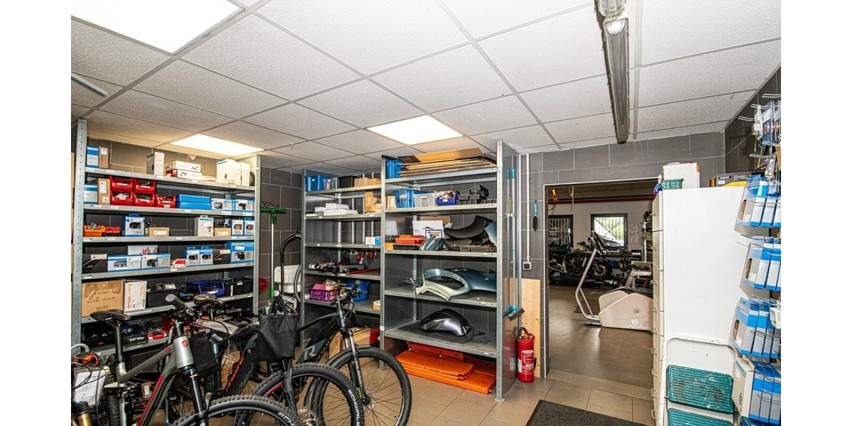 Vielseitige Werkstatt mit großzügiger Freifläche und Raum für Ideen - Gewerbeobjekt Eschlkam | Angebot:24787949