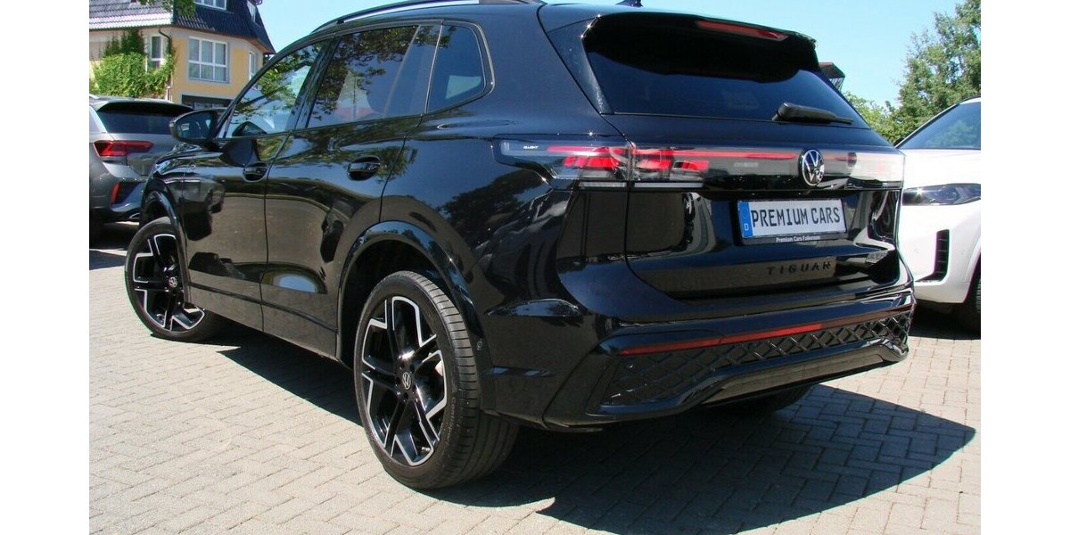 VW Tiguan R-Line BlackStyle 4M Pano AHK SHZ IQ Light 44.213 km 47.980 &euro; Falkensee 14612