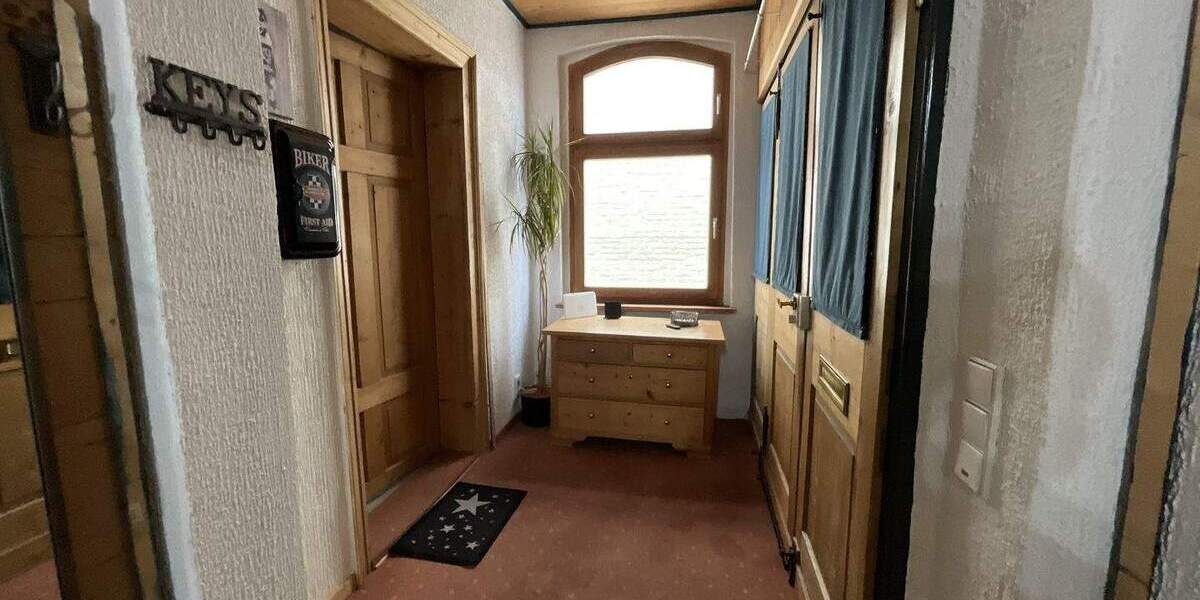 Etagenwohnung Eschwege - 6 Zimmer, 160 m&sup2;, 140.000&euro; | Angebot:25730302