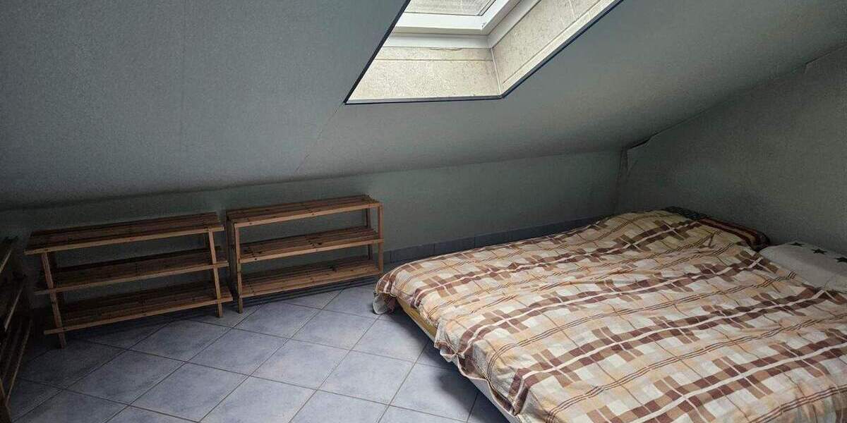 RESERVIERT - Sackgassenlage in Wiebelskirchen: 2,5 Zimmer Dachgeschoss Wohnung mit PKW Stellplatz 2 zimmer