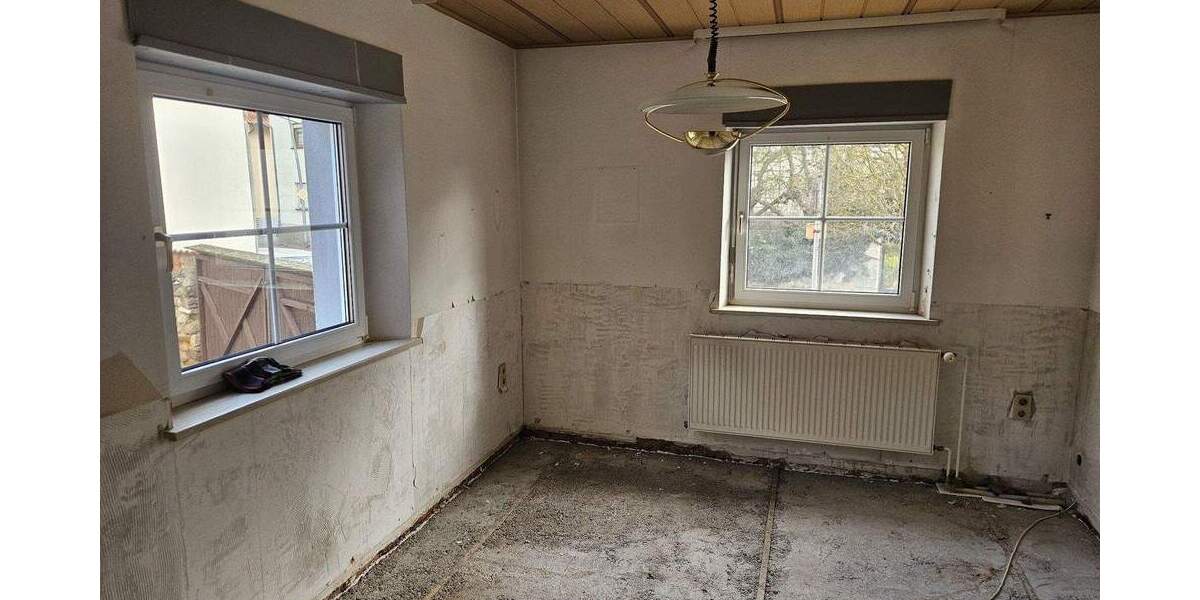 Einfamilienhaus Heustreu - 7 Zimmer, 115 m&sup2;, 89.000&euro; | Angebot:25909354
