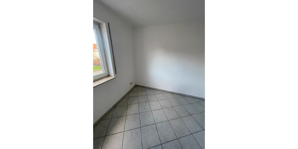 Erdgeschoßwohnung Reinsdorf - 1 Zimmer, 30 m&sup2;, 300&euro; | Angebot:26253219