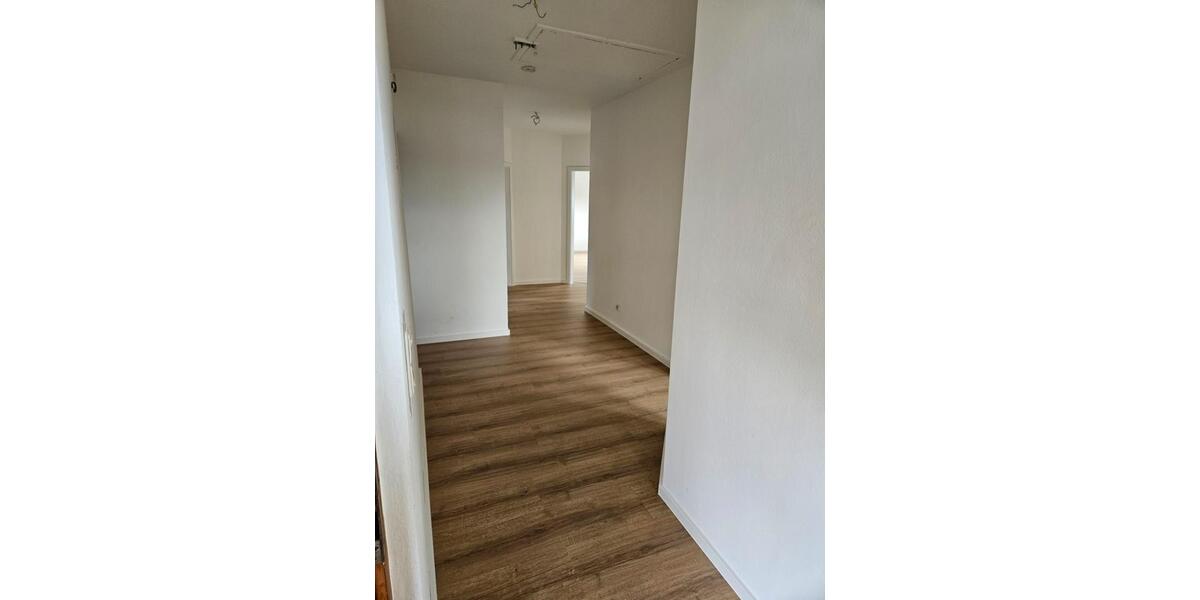 Dachgeschoßwohnung Regenstauf - 3 Zimmer, 92 m&sup2;, 900&euro; | Angebot:26033511