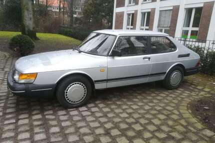 Saab 900