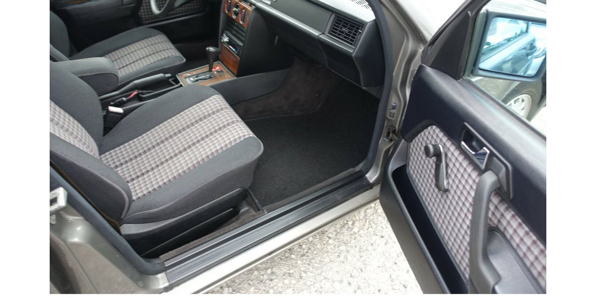 Mercedes-Benz 190 E 2.3 H-Kennz. Oldtimer eSHSD Verschl-t. neu g 212.900 km 7.950 &euro; Neumarkt/OPf 92318