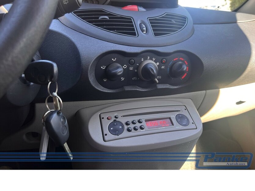 Renault Twingo Authentique 1.2*Klima*Radio/CD*Isofix*3tr 96.488 km 2.480 € Berlin 13187