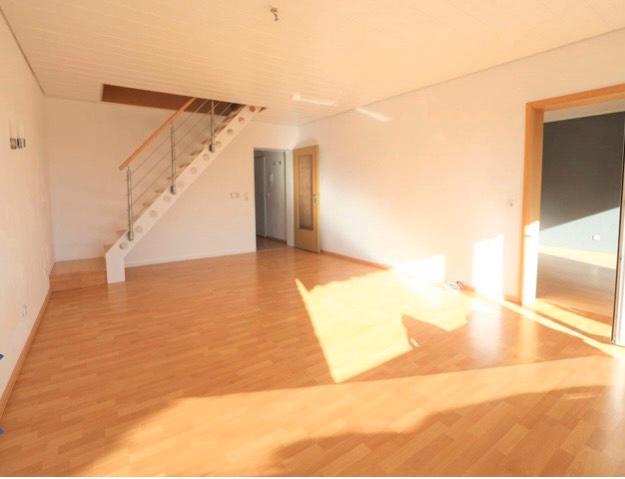 Maisonettenwohnung Lage - 3.5 Zimmer, 99 m&sup2;, 1.040&euro; | Angebot:26323638