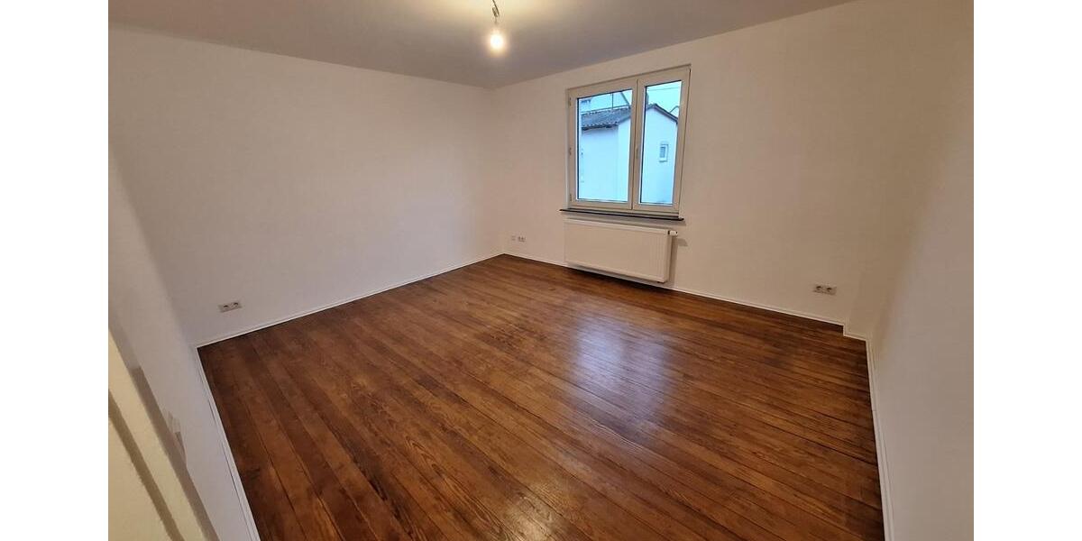 Sanierte 6-Zimmer DHH in Nieder-Eschbach mit Garage in Bestlage 6 zimmer