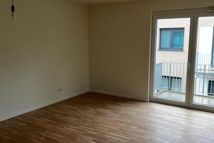 Neubau zu vermieten! Großzügige 2-Zimmer-Whg mit EBK und Balkon