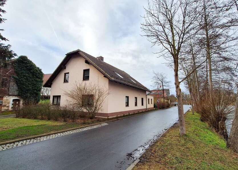 Haus zum Kaufen in Unterwellenborn 298.000 € 167 m²