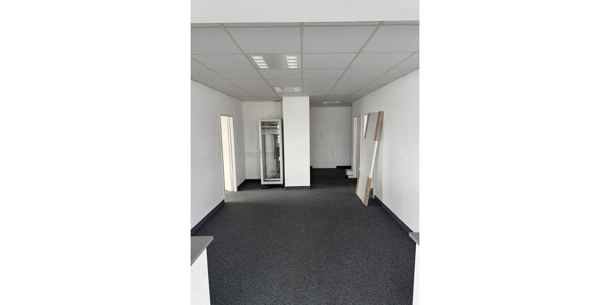 Helle Bürofläche mit Glasfront in Vierkirchen – Nähe S-Bahn zimmer