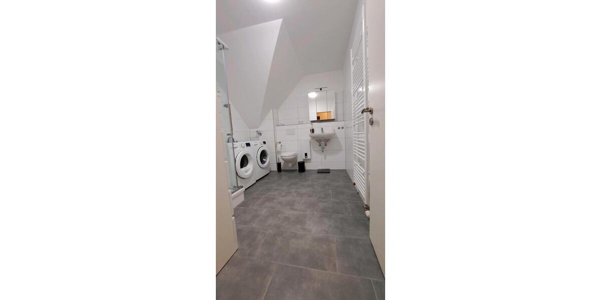 Sanierte 2-Zimmer Wohnung, Balkon, Einbauküche & TG Kleinenbroich zimmer