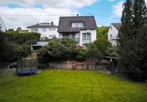 Einfamilienhaus saniert 2018 auf 1765 m Parkgrundstück mit Bach