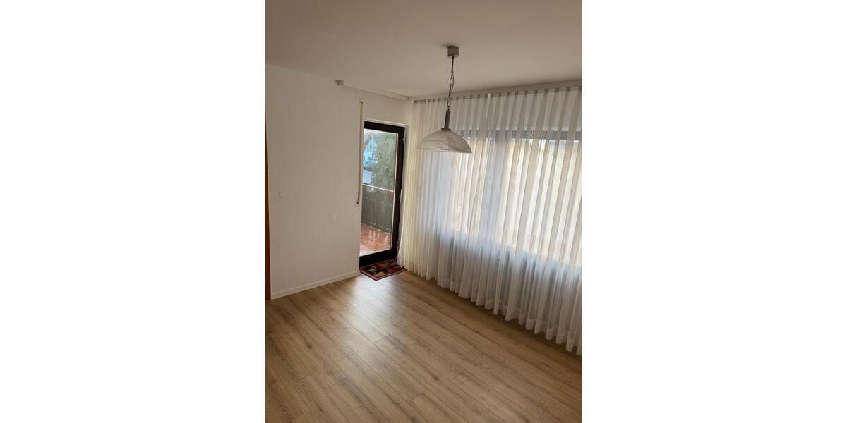 Dachgeschoßwohnung Tübingen - 3 Zimmer, 60 m&sup2;, 880&euro; | Angebot:25992082